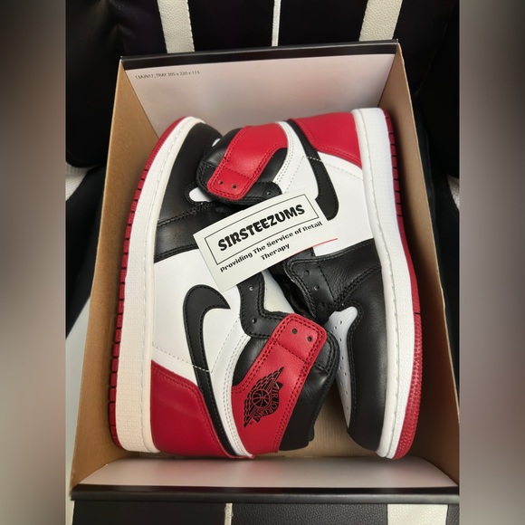 Jordan 1 “black toe” size 9.5
